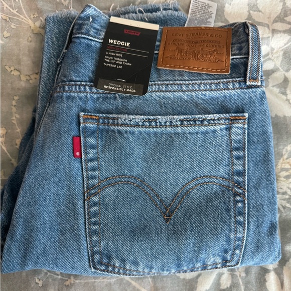 🏷️Levi’s wedgie fit dream wash size 28 NWT - Picture 8 of 10